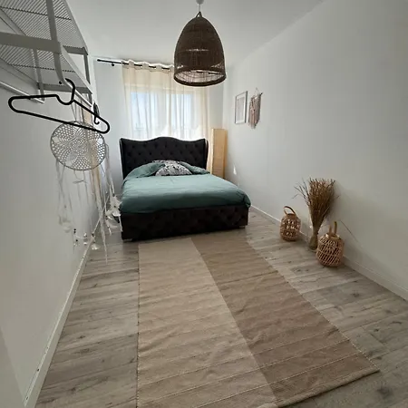 Airport Regata アパート *